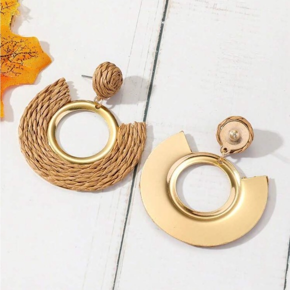 🌿 Boho Handmade Raffia Weaving Circle Shaped Earrings - Wicker - Picture 4 of 7